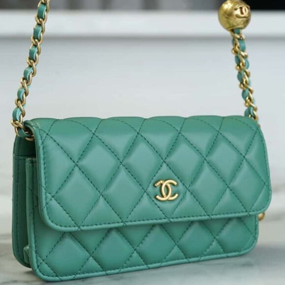 CHANEL - Picture 1 of 3